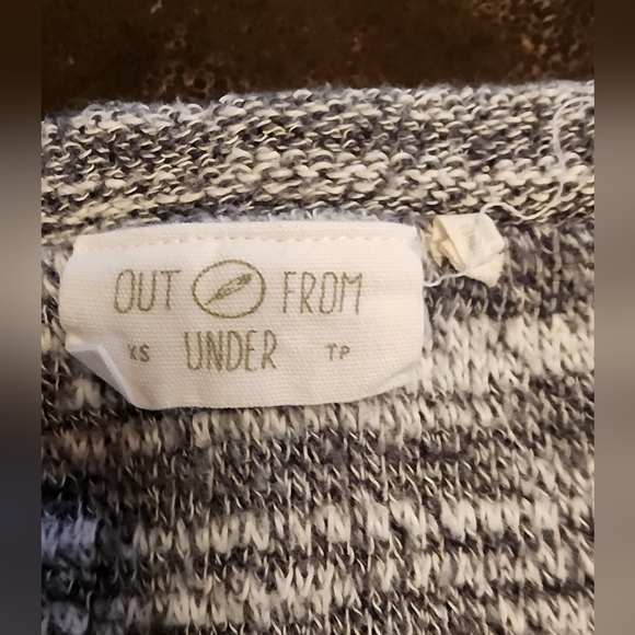 Woman's Gray Knit Button-Up Romper XS - Picture 6 of 10